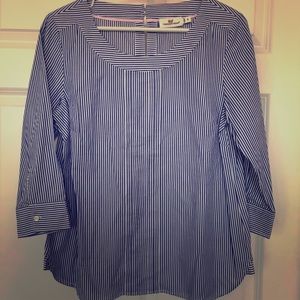 Vineyard Vines Women’s Seersucker blouse💙